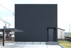 【完成見学会】外観からは想像できない室内の明るさ！黒い箱の家casacube（カーサキューブ）のメイン画像